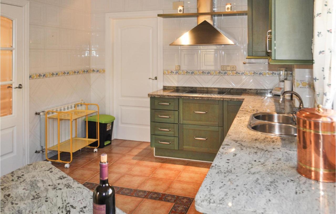 Cozy Home In Olivares With Outdoor Swimming Pool Bagian luar foto
